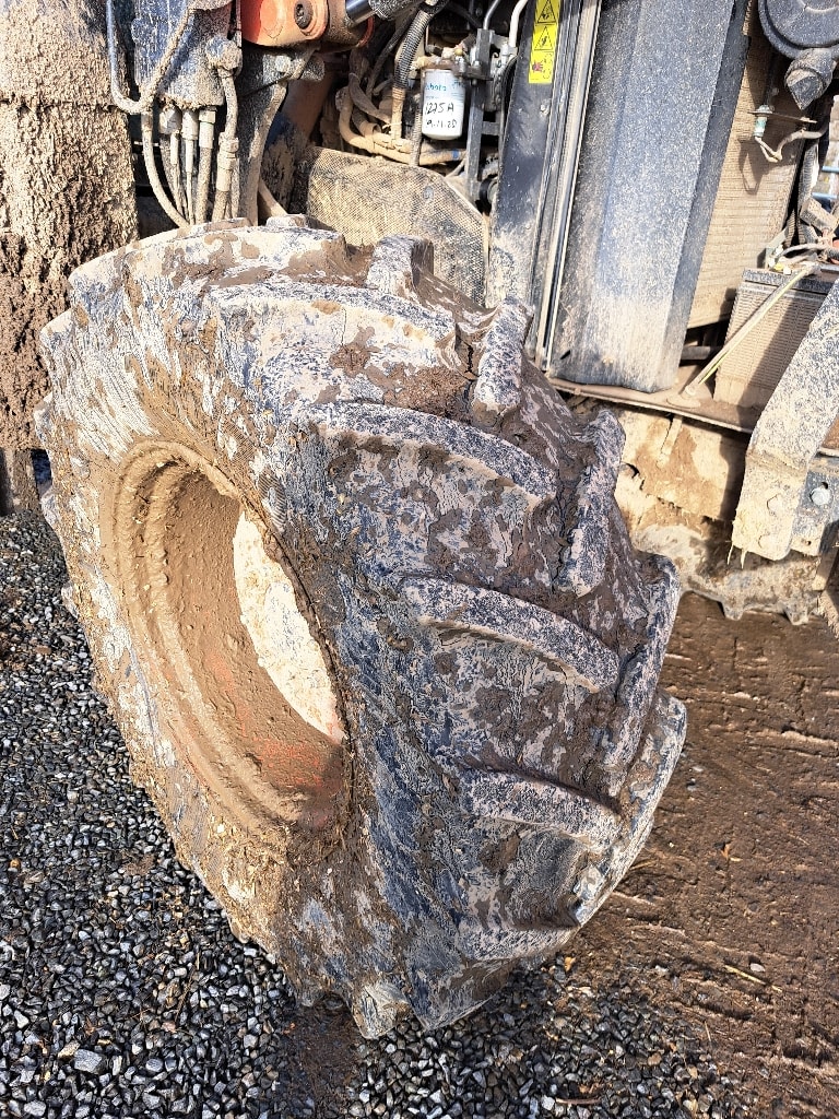 Tracteur chargeur KUBOTA M6101 - photo slide 10