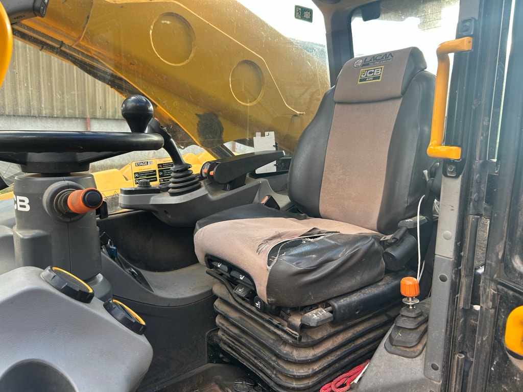 Telescopique JCB 542-70 AGRI XTRA DTVT  - photo slide 13