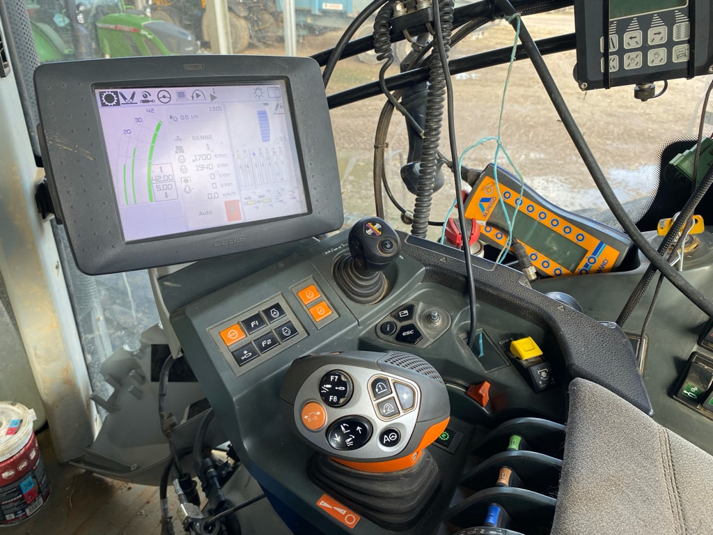 Tracteur CLAAS AXION 850 - photo slide 16