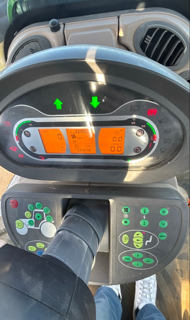 Tracteur FENDT 826 VARIO PROFI + - photo slide 11