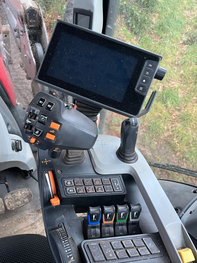 Tracteur chargeur VALTRA N 134 DIRECT - photo slide 33