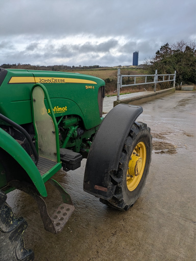 Tracteur JOHN DEERE 5065E - photo slide 11