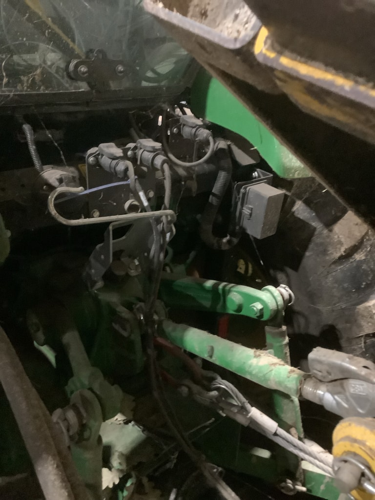 Tracteur JOHN DEERE 4066  R - photo slide 8
