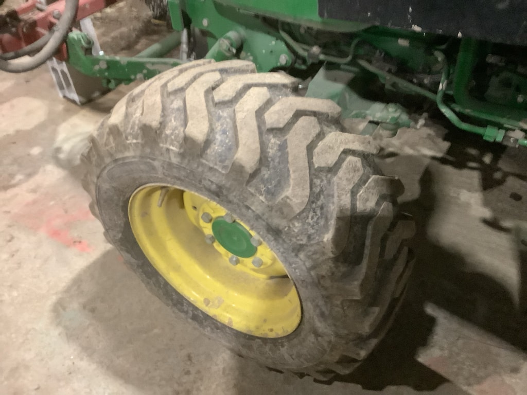 Tracteur JOHN DEERE 4066  R - photo slide 11