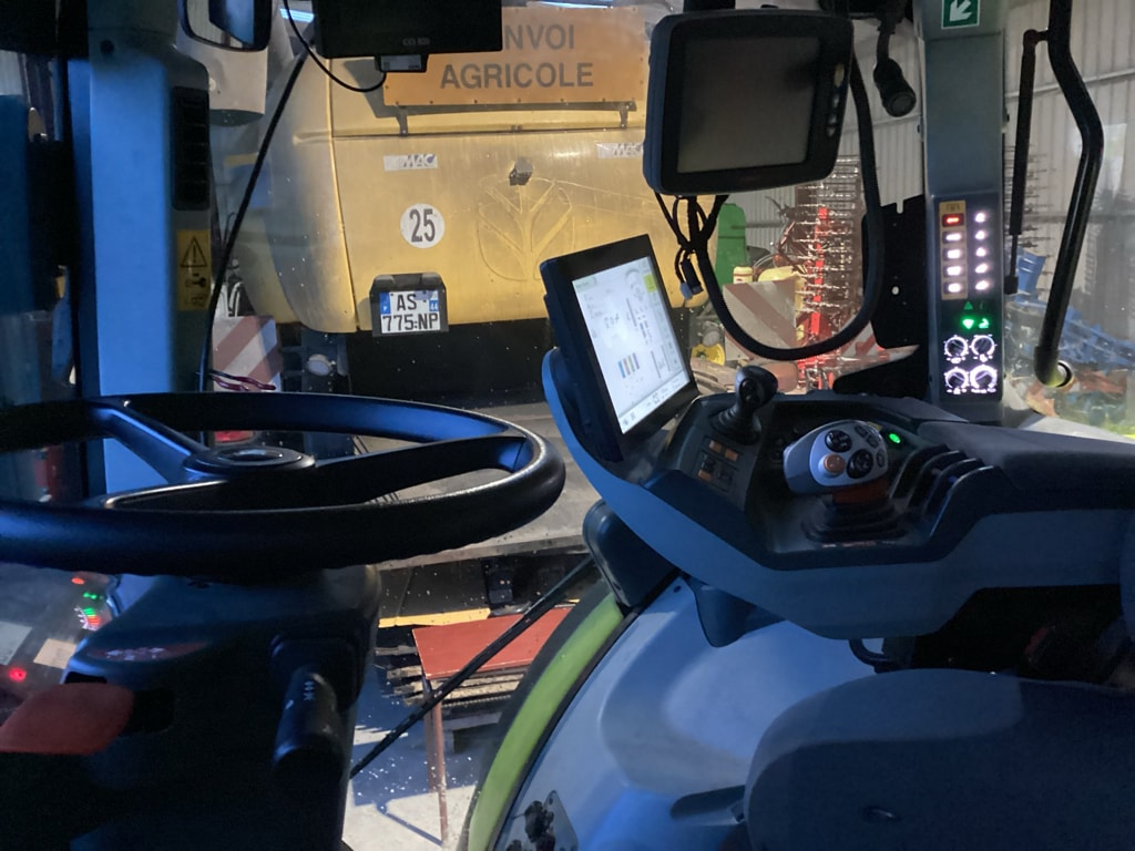 Tracteur CLAAS ARION 630 CEBIS - photo slide 6