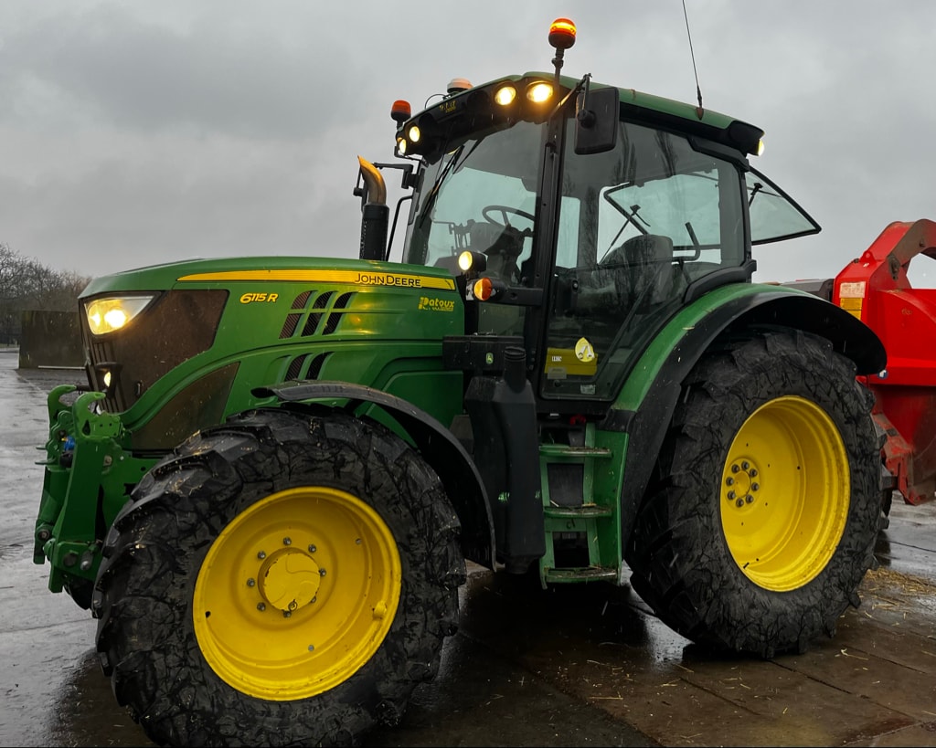 Tracteur JOHN DEERE 6115R - photo slide 1
