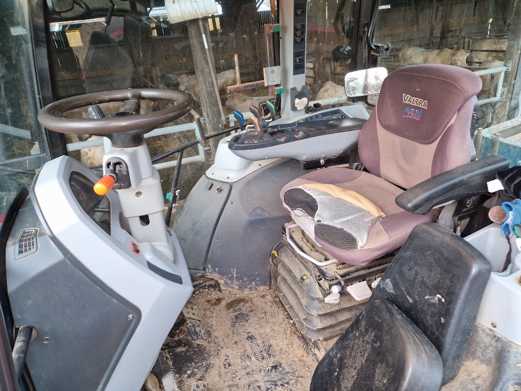 Tracteur chargeur VALTRA G115 - photo slide 14