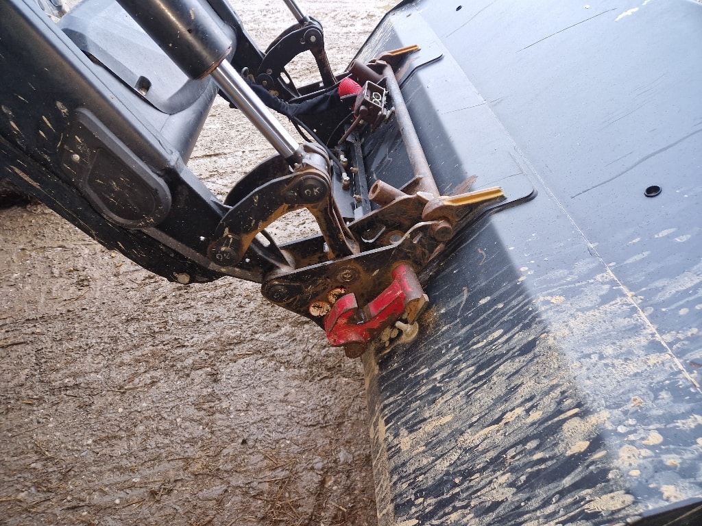 Tracteur chargeur VALTRA G115 - photo slide 11