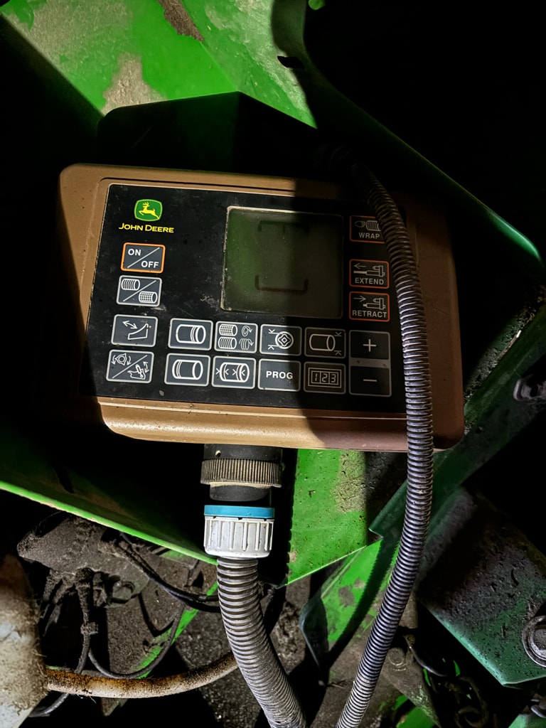 Presse balles rondes JOHN DEERE V461M - photo slide 22