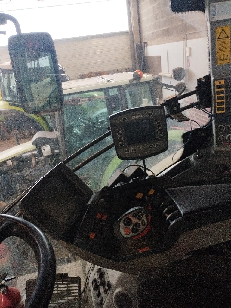 Tracteur CLAAS AXION 810 - photo slide 10