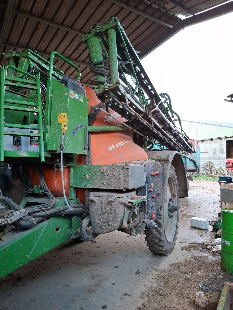 Pulverisateur AMAZONE Ux 3200 spécial  - photo slide 1