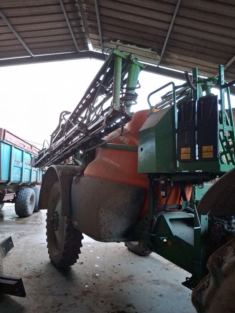 Pulverisateur AMAZONE Ux 3200 spécial  - photo slide 2