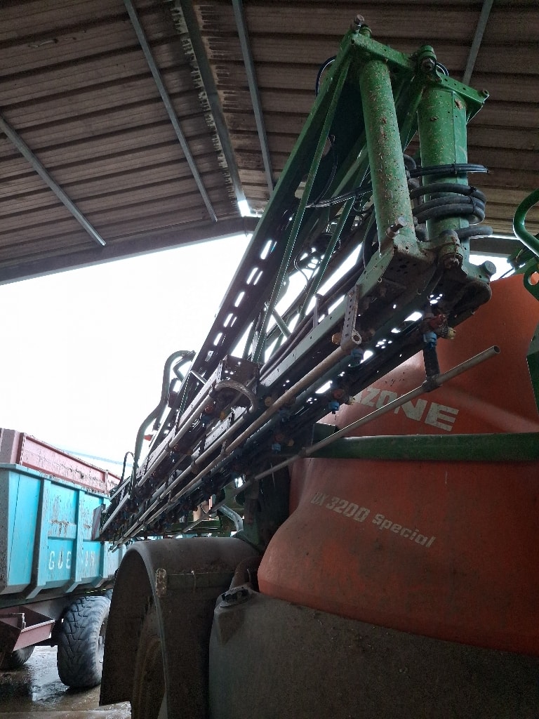 Pulverisateur AMAZONE Ux 3200 spécial  - photo slide 8