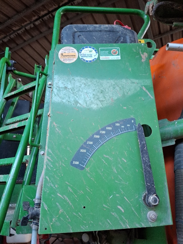 Pulverisateur AMAZONE Ux 3200 spécial  - photo slide 11