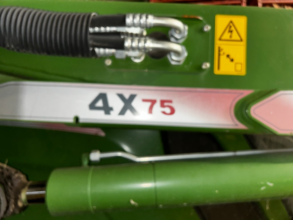 Tracteur chargeur FENDT 311 Power S4 - photo slide 9