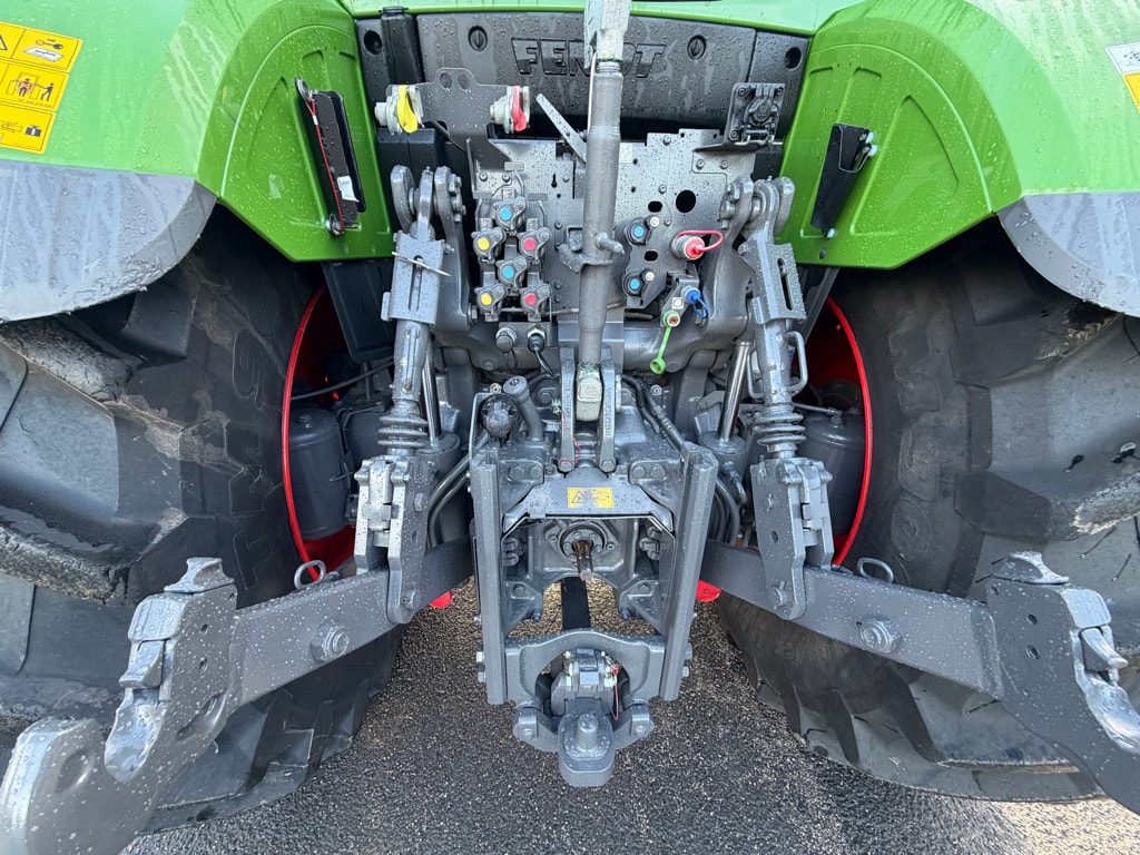 Tracteur FENDT 724 GEN 6 Power + - photo slide 12
