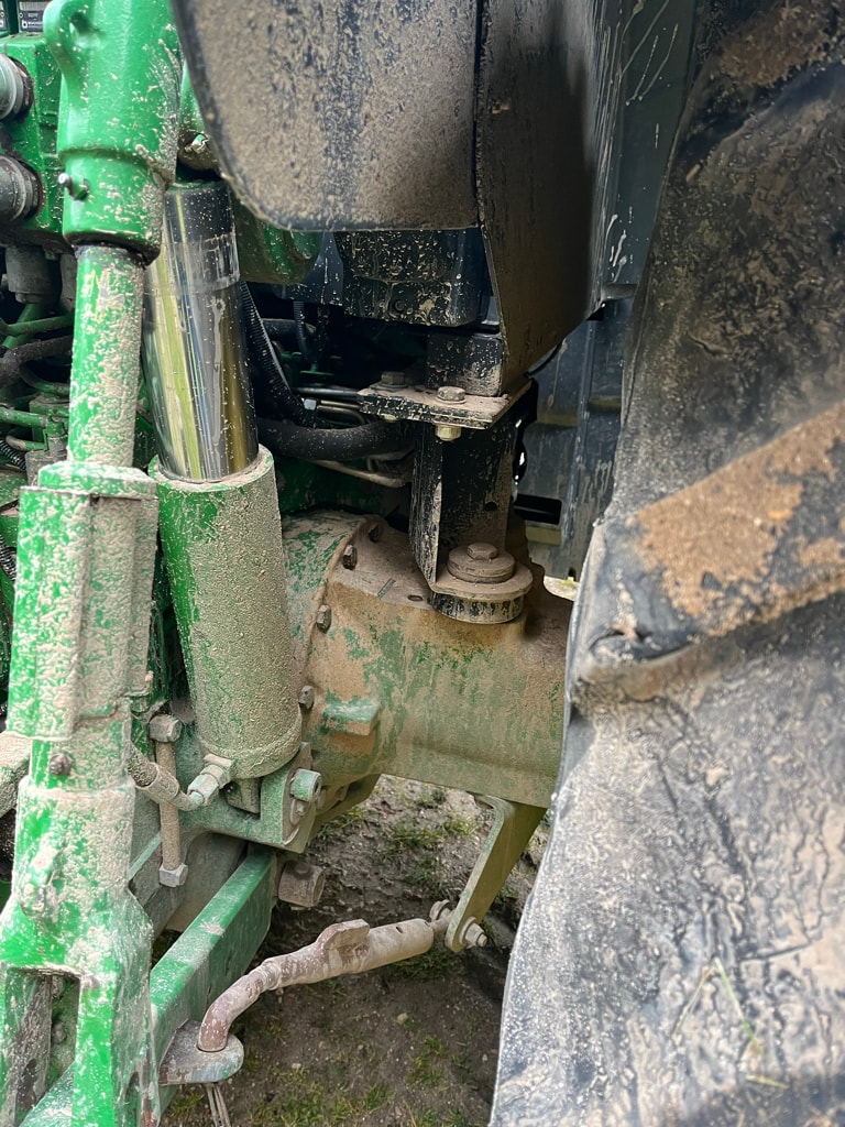 Tracteur JOHN DEERE 6140R - photo slide 9