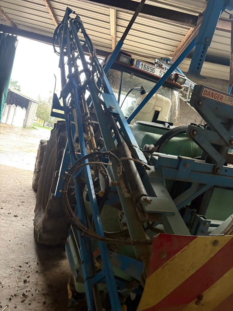 Pulverisateur BERTHOUD MACK 1200 L. / 20 M. - photo slide 1