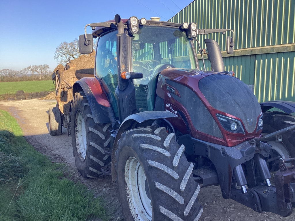 Tracteur VALTRA N104  - photo slide 2