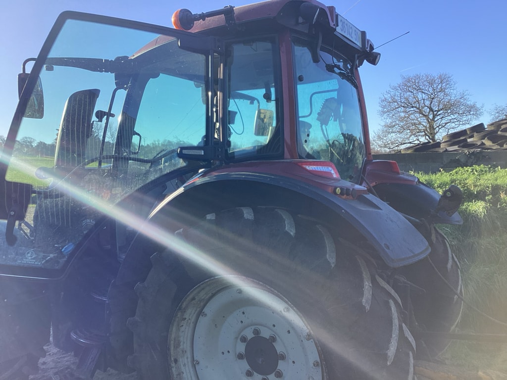 Tracteur VALTRA N104  - photo slide 4