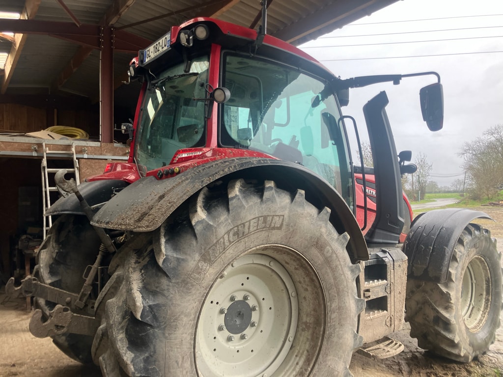 Tracteur VALTRA N155V - photo slide 3