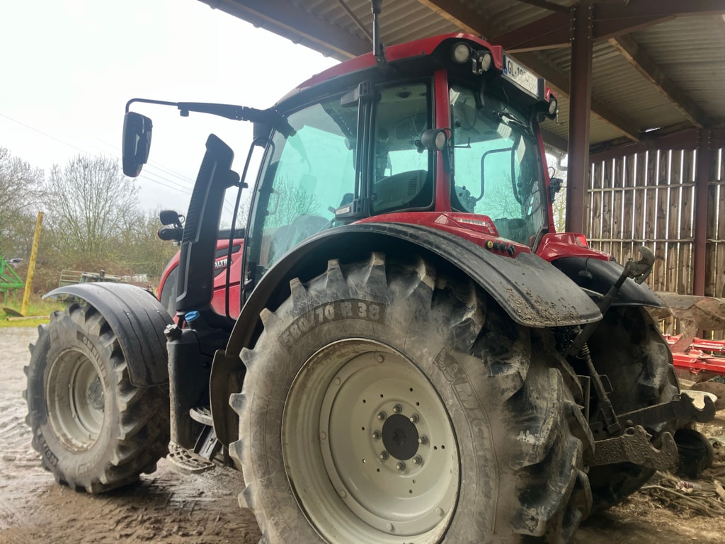 Tracteur VALTRA N155V - photo slide 4