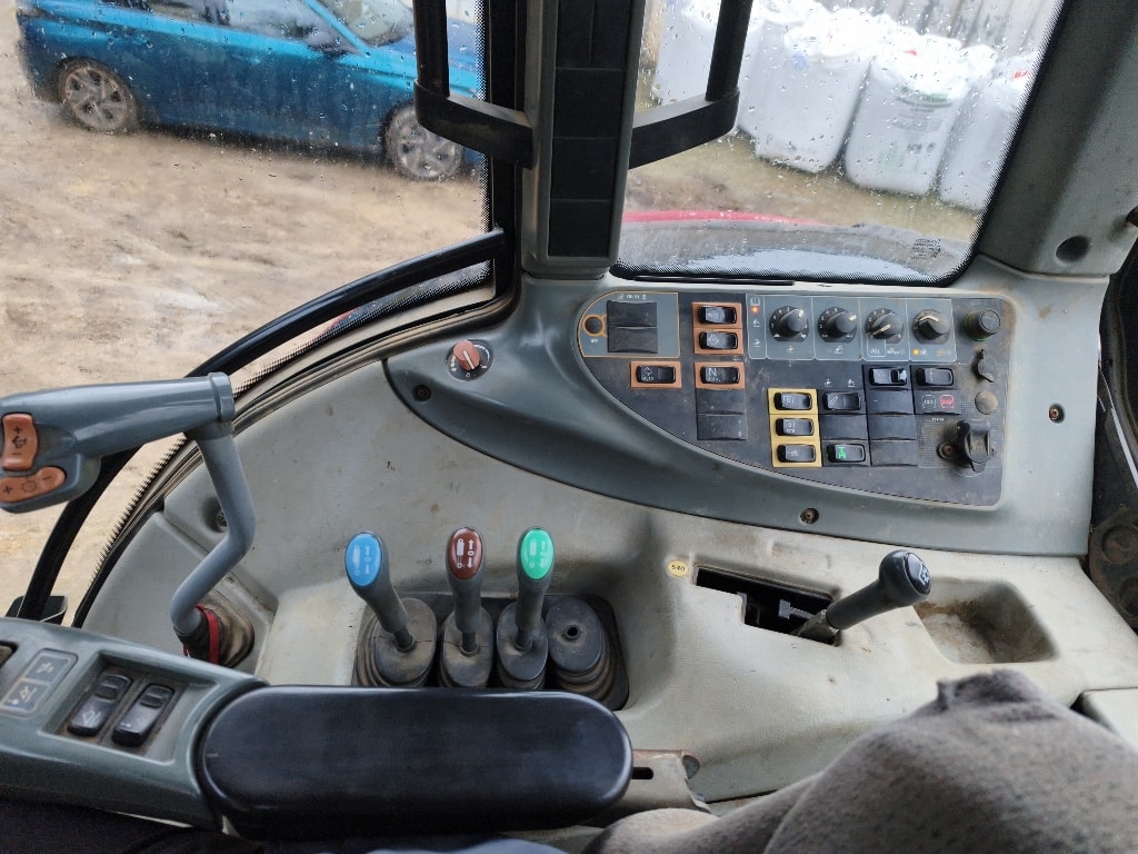 Tracteur VALTRA N113H5 - photo slide 15