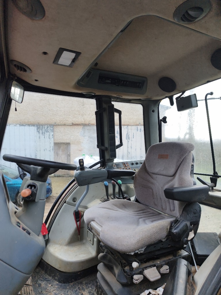 Tracteur VALTRA N113H5 - photo slide 13