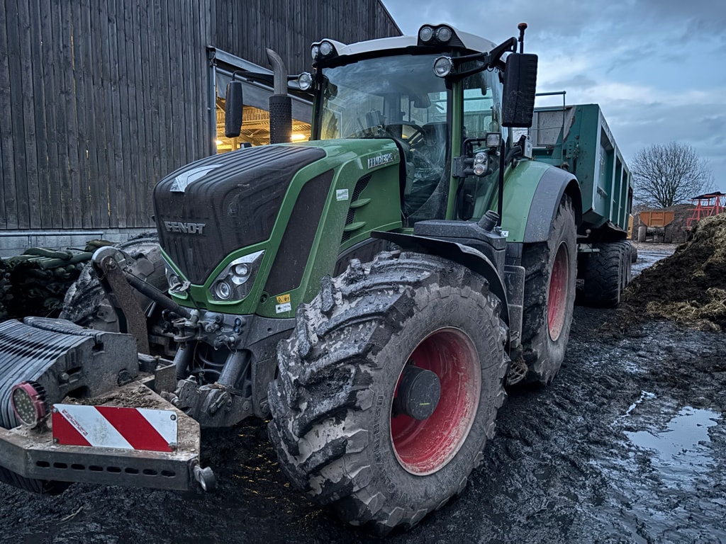 Tracteur FENDT 826 VARIO PROFI + - photo slide 2