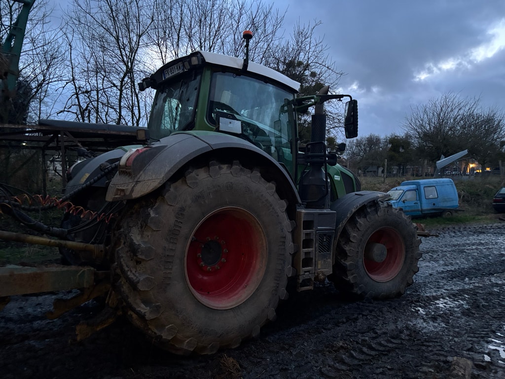 Tracteur FENDT 826 VARIO PROFI + - photo slide 3