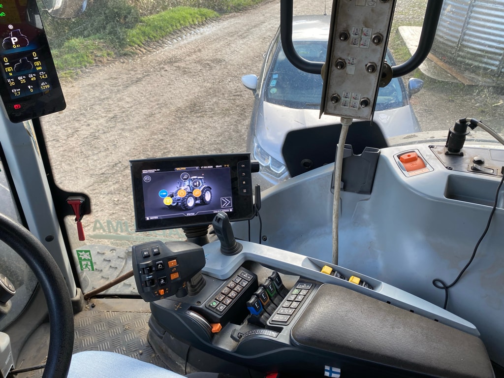 Tracteur chargeur VALTRA N175 - photo slide 15