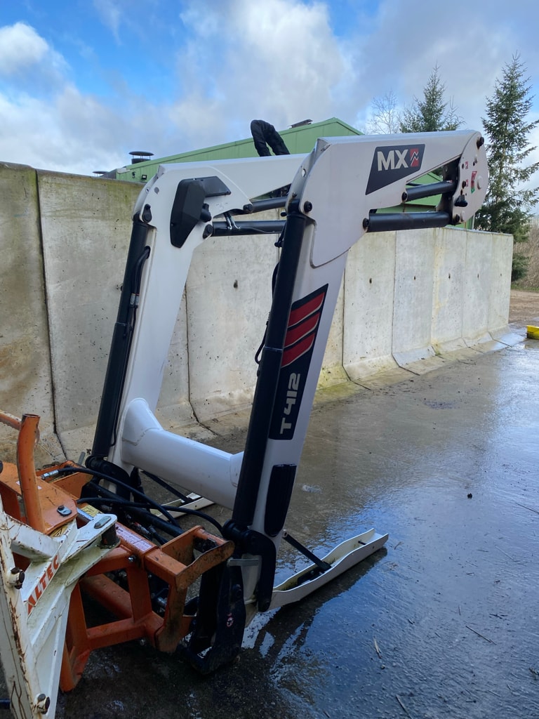 Tracteur chargeur VALTRA N175 - photo slide 11