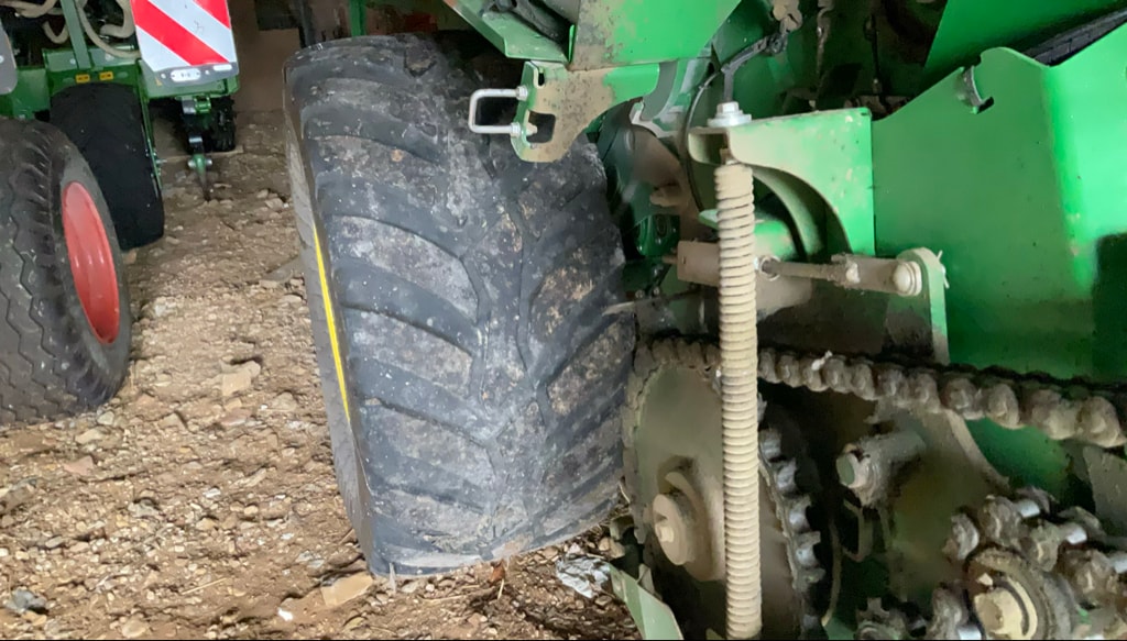 Presse balles rondes JOHN DEERE V451 R - photo slide 12