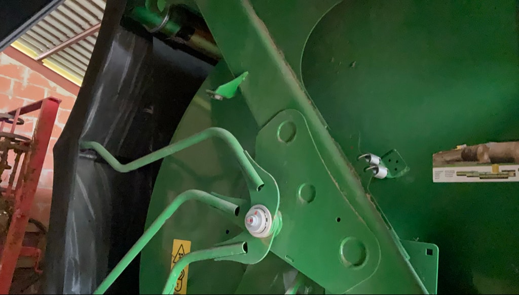 Presse balles rondes JOHN DEERE V451 R - photo slide 13