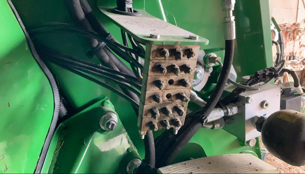 Presse balles rondes JOHN DEERE V451 R - photo slide 14