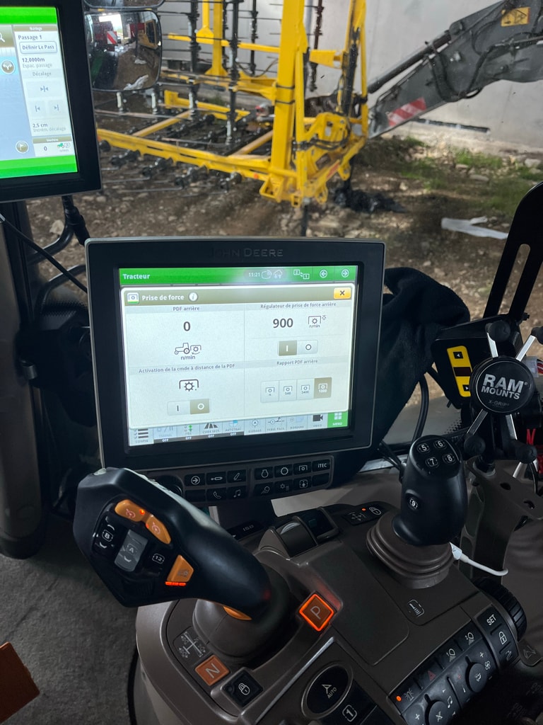 Tracteur JOHN DEERE 6250R - photo slide 5