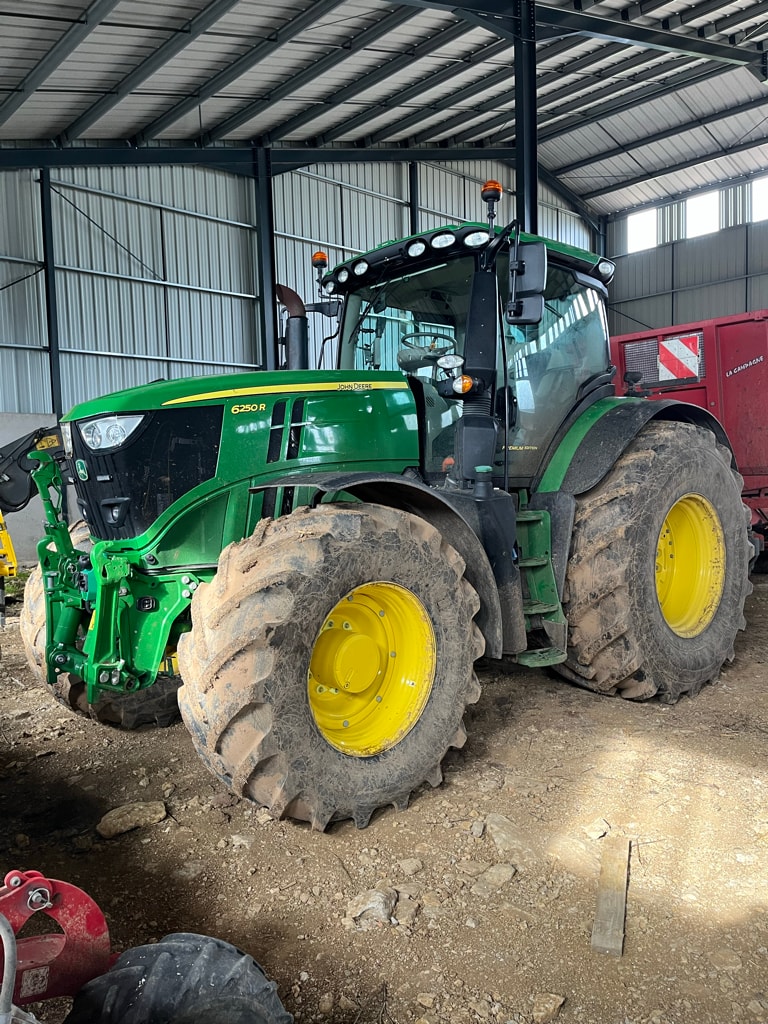 Tracteur JOHN DEERE 6250R - photo slide 1