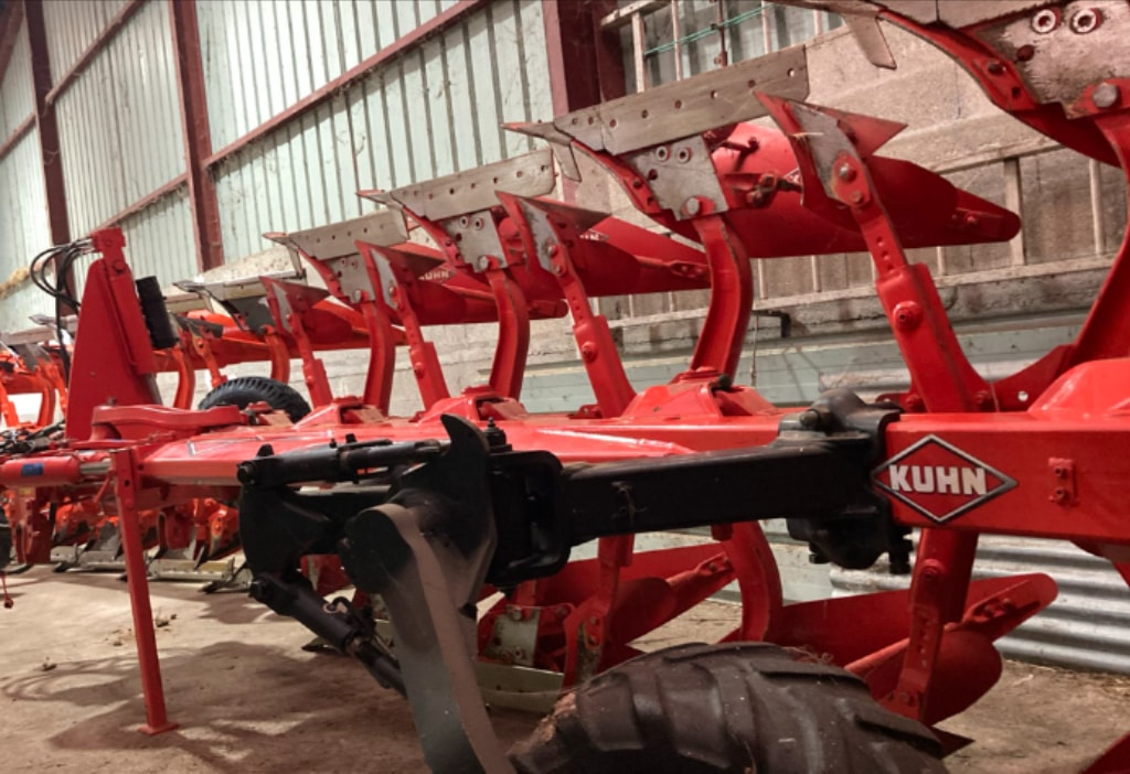 Charrue KUHN Varimaster 153 - photo slide 1