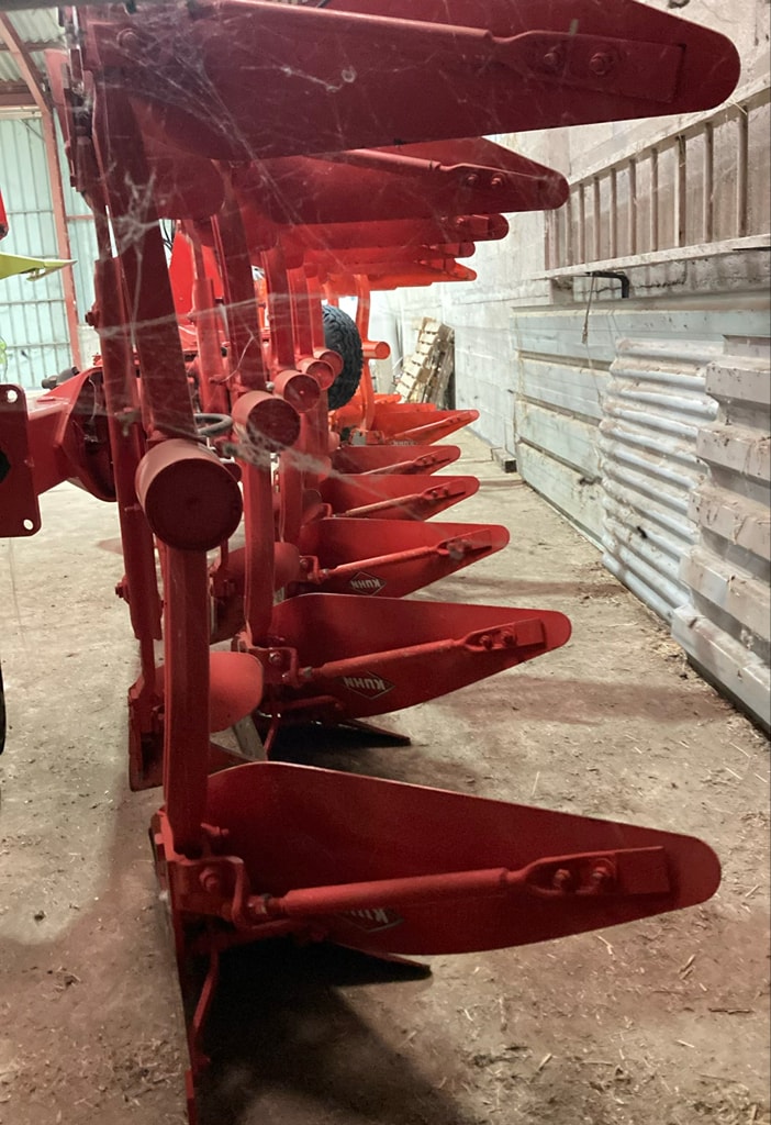 Charrue KUHN Varimaster 153 - photo slide 4