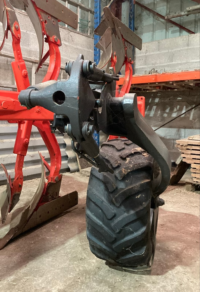 Charrue KUHN Varimaster 153 - photo slide 6