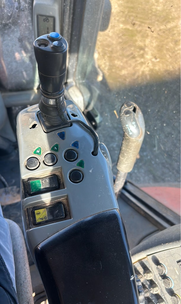 Tracteur VALTRA C90 - photo slide 12