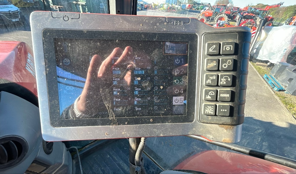 Tracteur chargeur KUBOTA M7151 premium - photo slide 16