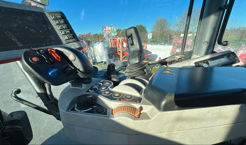 Tracteur chargeur KUBOTA M7151 premium - photo slide 11