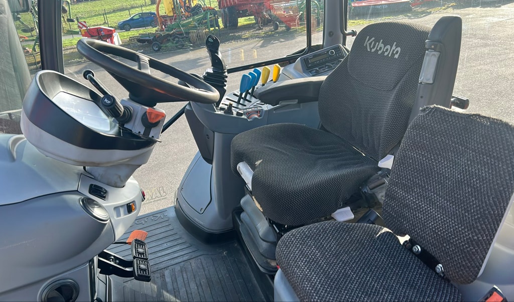 Tracteur chargeur KUBOTA M6121 - photo slide 14