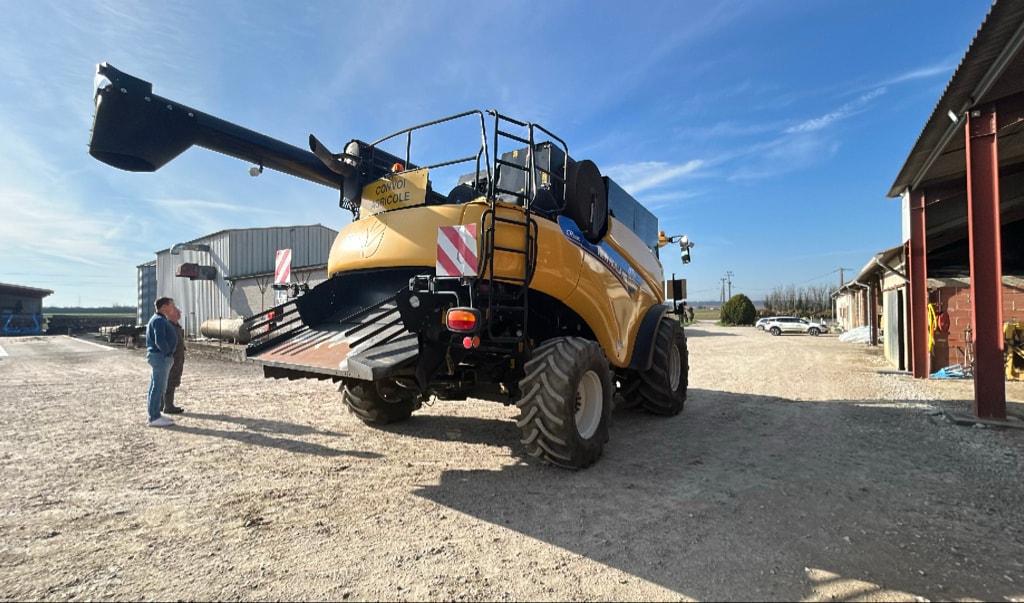 Moissonneuse NEW HOLLAND CR 9080 - photo slide 16