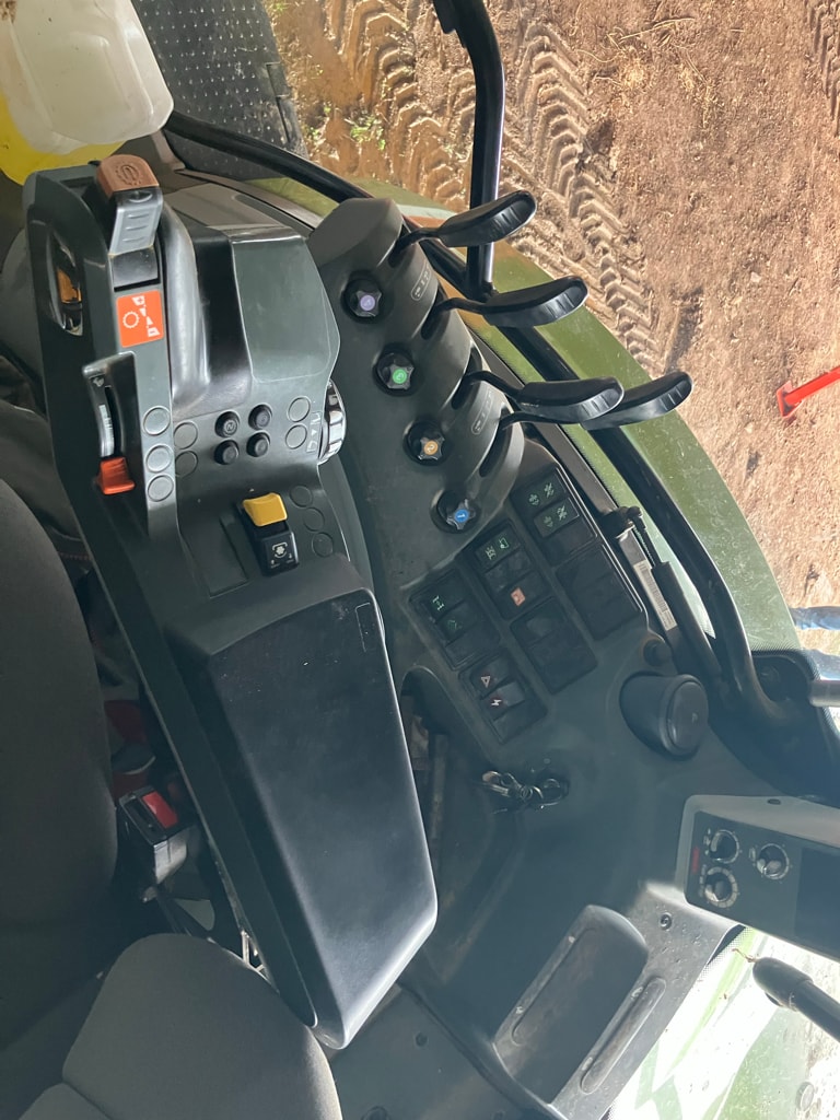 Tracteur CLAAS ARION 620 - photo slide 12