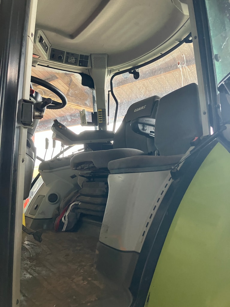 Tracteur CLAAS ARION 620 - photo slide 11