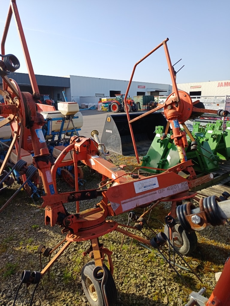 Faneuse KUHN GF 4201 mh - photo slide 3