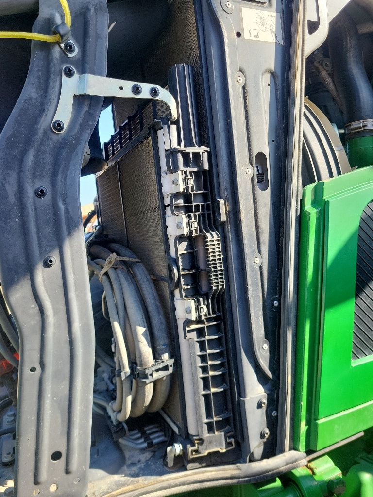Tracteur JOHN DEERE 6250R - photo slide 10