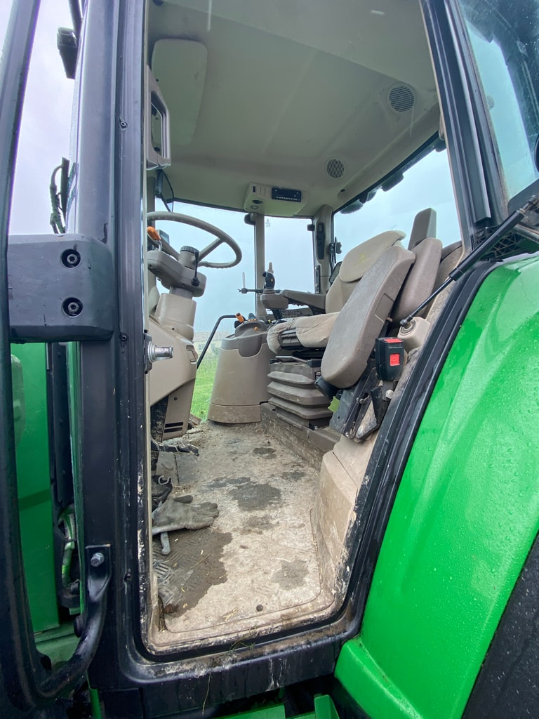 Tracteur chargeur JOHN DEERE 6110M - photo slide 6